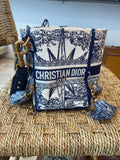 Christian Dior
Canvas D-Bubble Bucket Bag