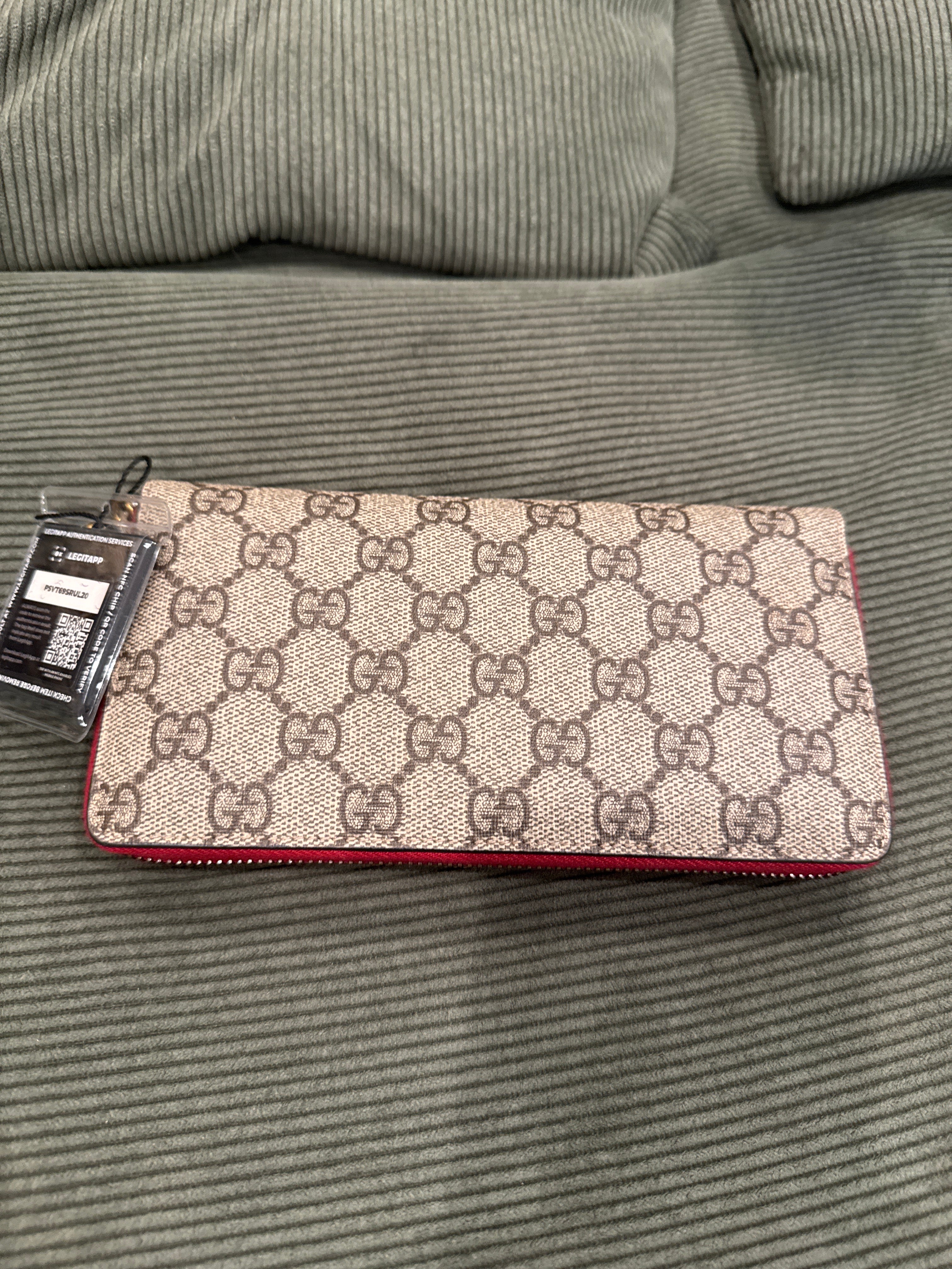 Gucci GG Supreme zip-around long wallet