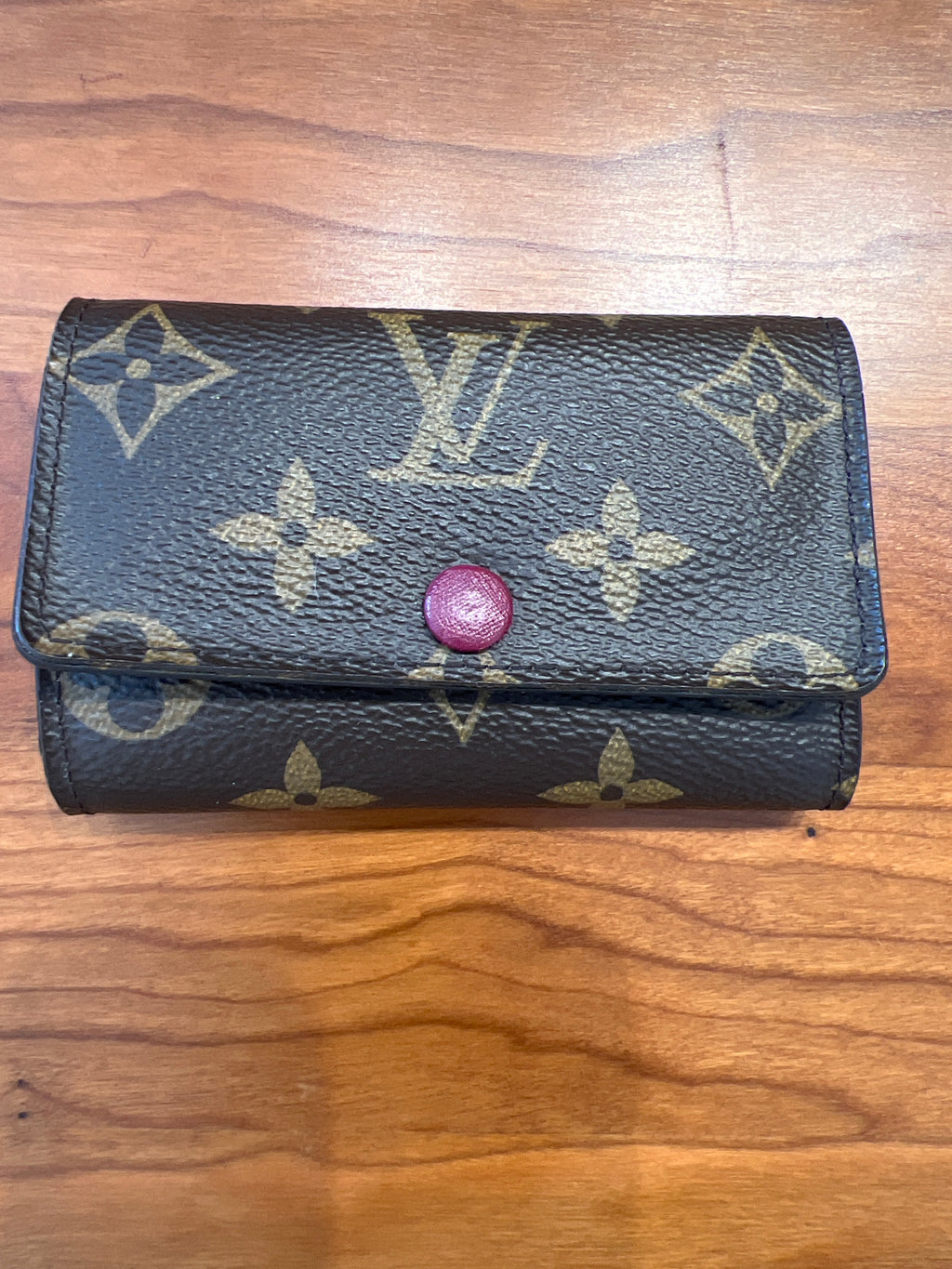 Louis Vuitton 6 Key Holder cn4326