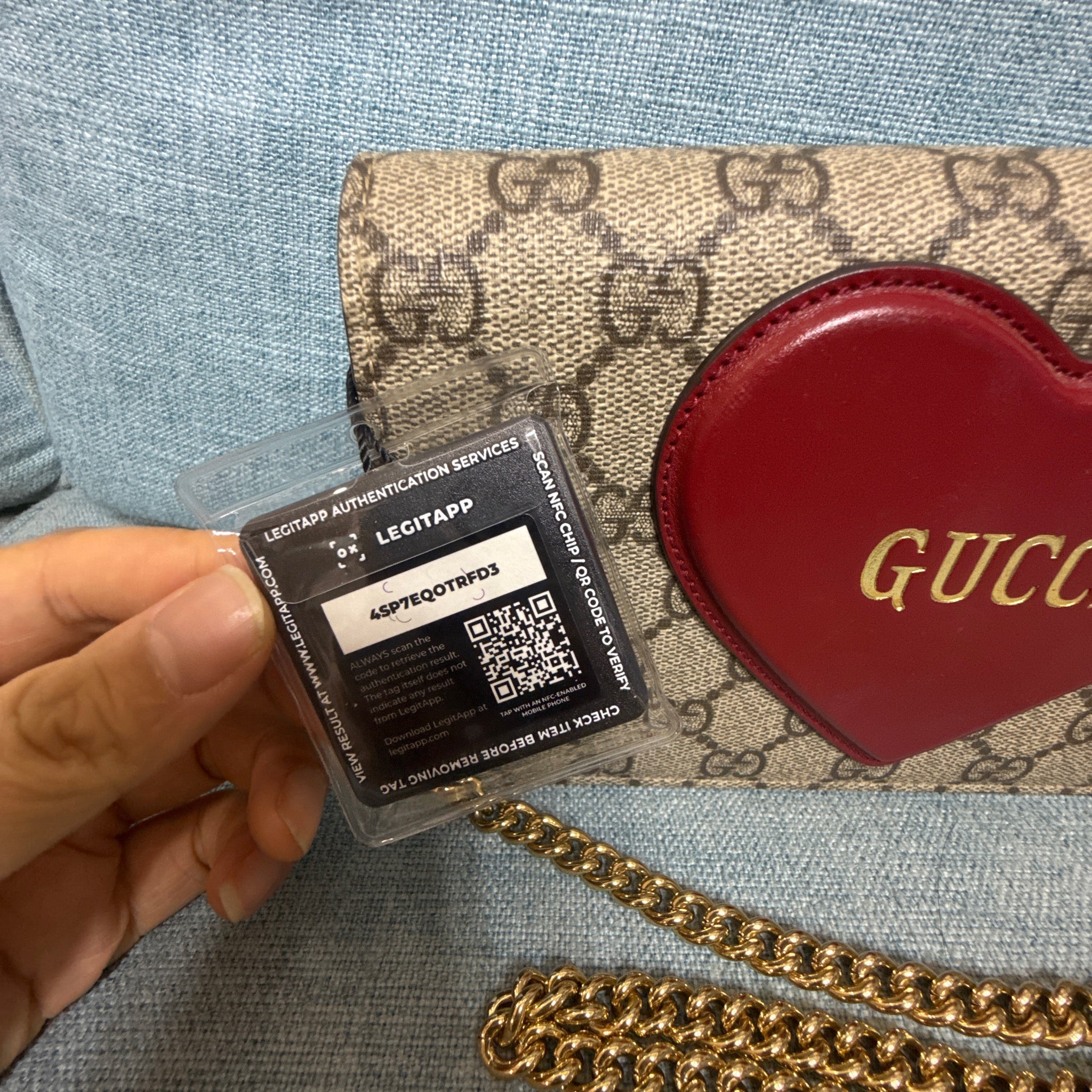 Gucci GG Supreme Canvas Heart Leather Applique Chain Wallet Crossbody Bag