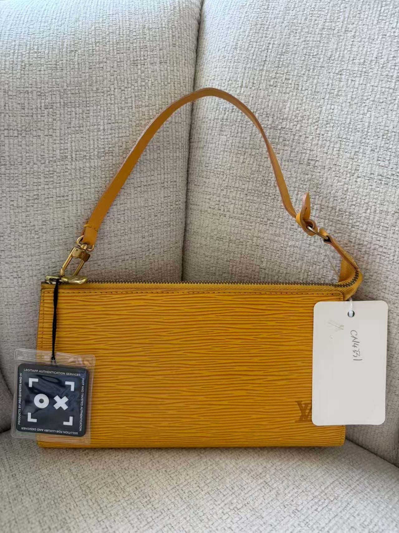 14331 Louis Vuitton Epi Leather Pochette Accessoires Shoulder
Bag