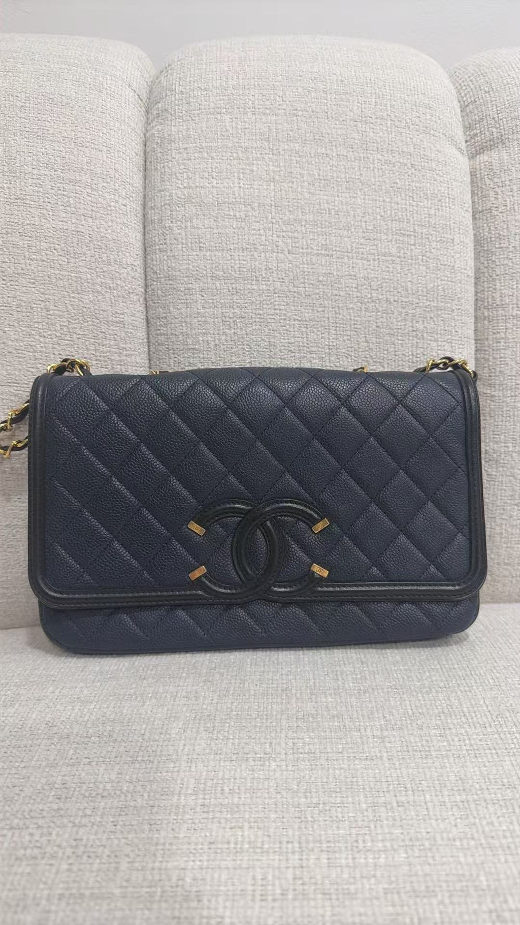 5617 Chanel Pebbled Calfskin Diamond Quilted Filigree Flap Crossbody Bag