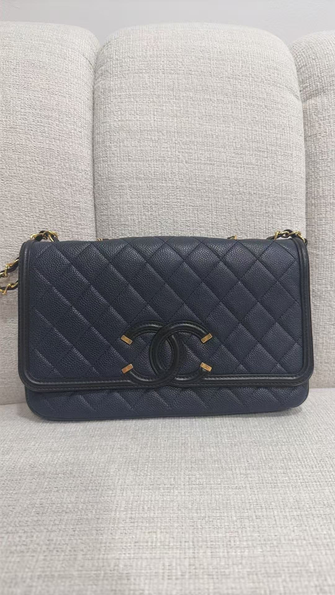 5617 Chanel Pebbled Calfskin Diamond Quilted Filigree Flap Crossbody Bag