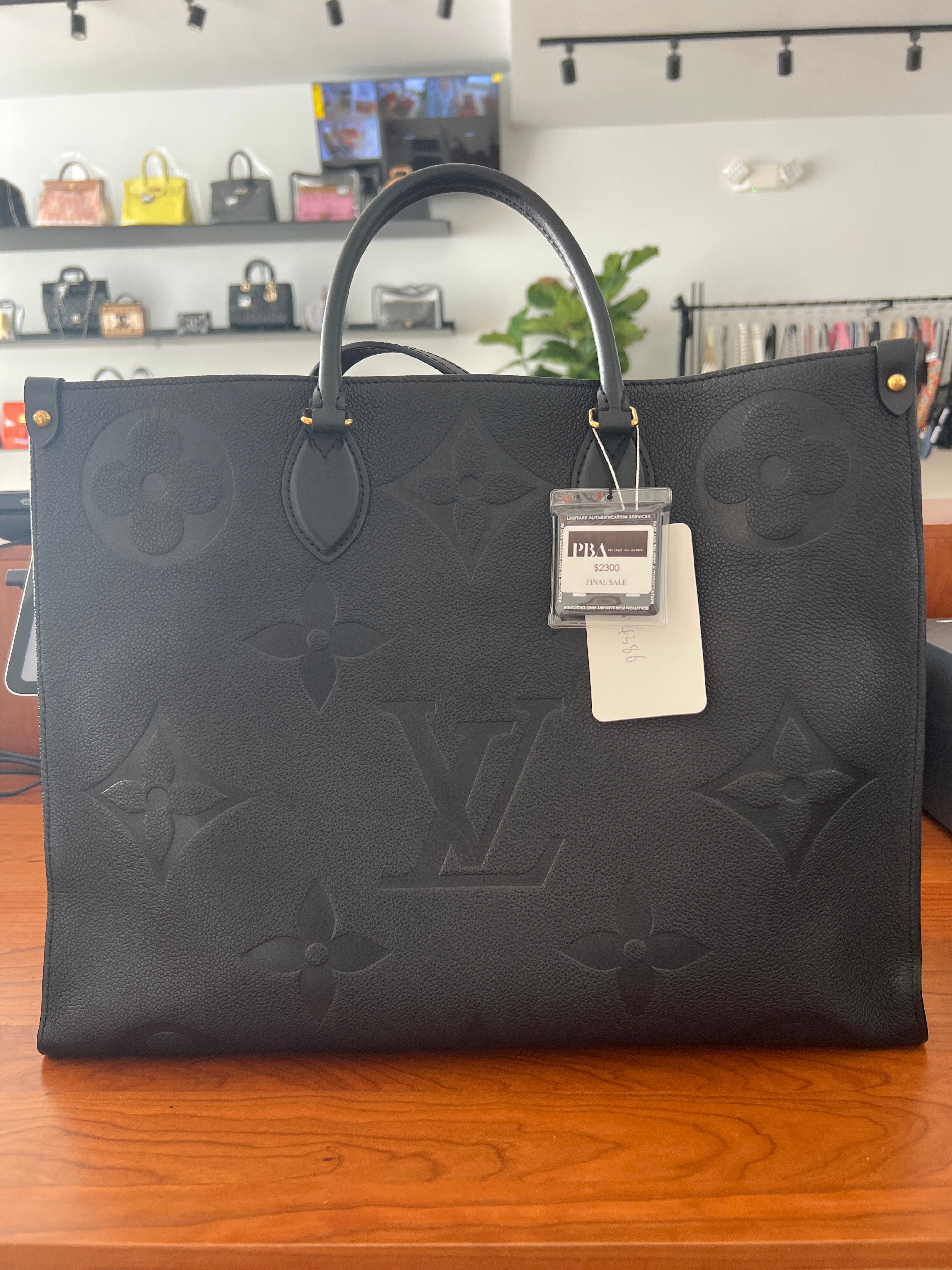 Louis Vuitton OnTheGo GM Tote in black Monogram Empreinte leather CN4386